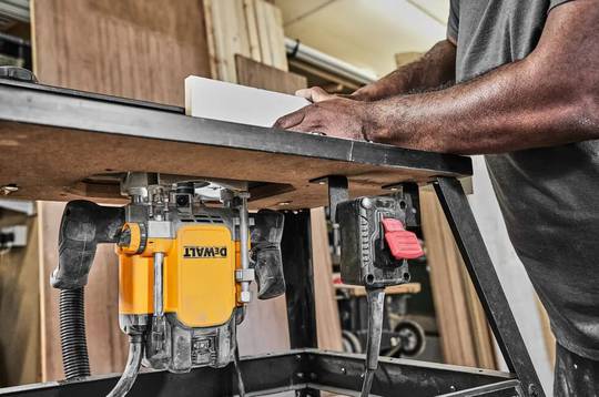 Фрезер мережевий DeWALT DWE627KT