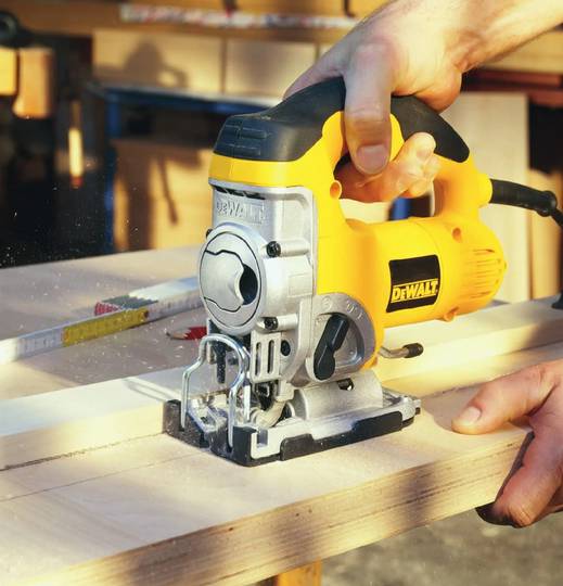 Сетевая лобзиковая пила в кейсе DeWALT DW331KT
