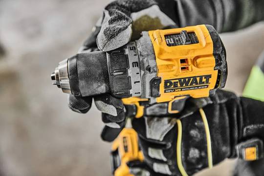 Дрель-шуруповёрт аккумуляторная бесщёточная DeWALT DCD800NT