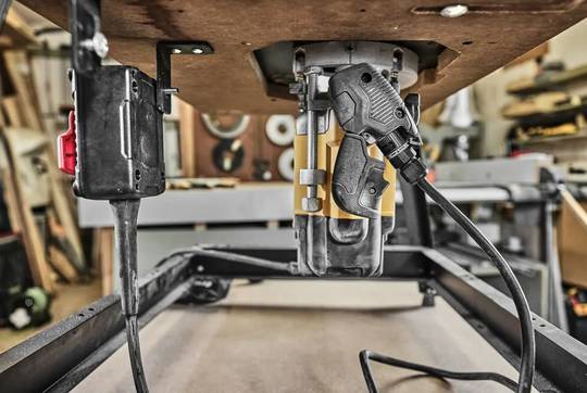 Фрезер мережевий DeWALT DWE627KT