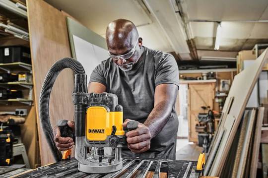 Фрезер сетевой DeWALT DWE625