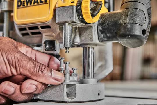 Фрезер сетевой DeWALT DWE625KT