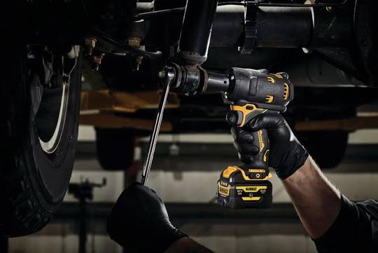 Гайковерт ударний акумуляторний безщітковий DeWALT DCF901P1