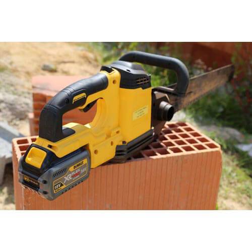 Пилка ALLIGATOR акумуляторна XR FLEXVOLT з 2-ма акумуляторами DeWALT DCS396T2