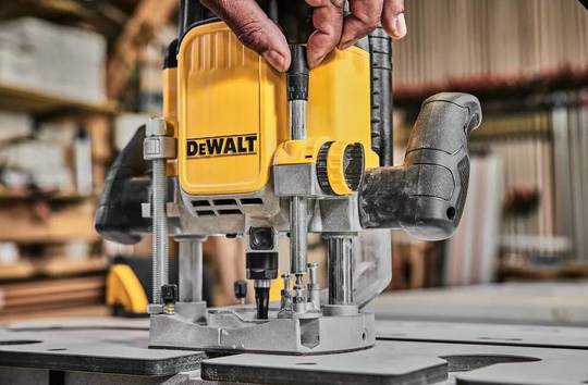 Фрезер сетевой DeWALT DWE625