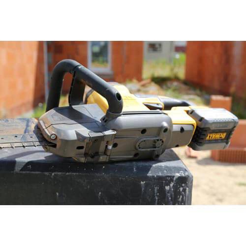 Пилка ALLIGATOR акумуляторна XR FLEXVOLT з 2-ма акумуляторами DeWALT DCS396T2