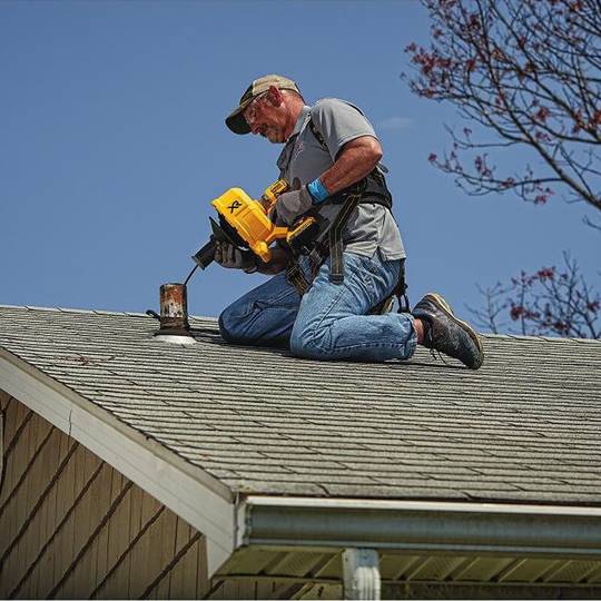 Прочистная машина аккумуляторная с бесщеточным двигателем для прочистки канализационных труб DeWALT DCD200D1