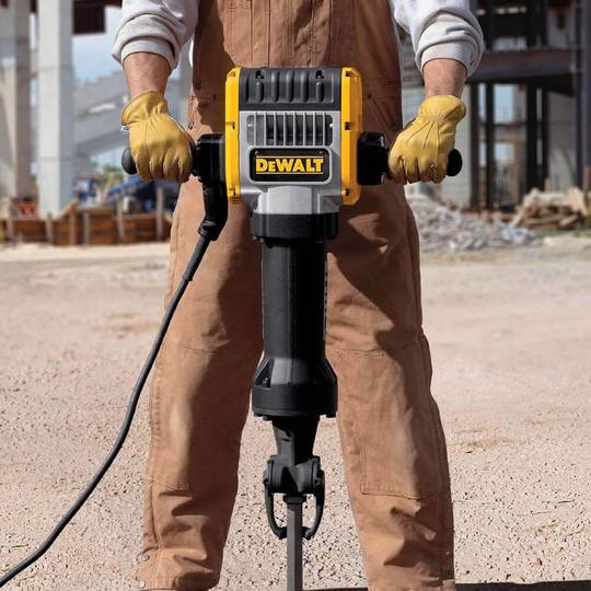 Мережевий відбійний молоток в транспортувальному візку DeWALT D25981K