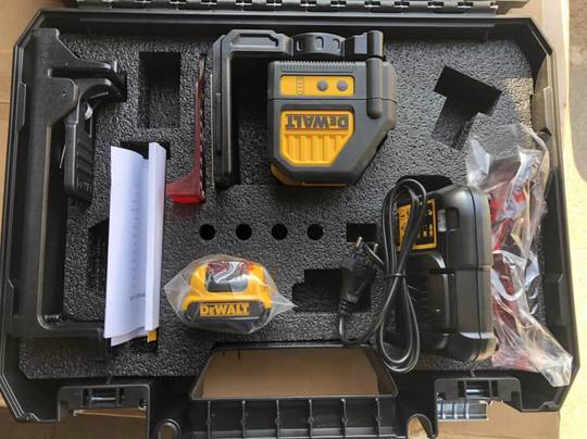 Лазерный уровень в кейсе с аккумулятором 2 Ач DeWALT DCE088D1R