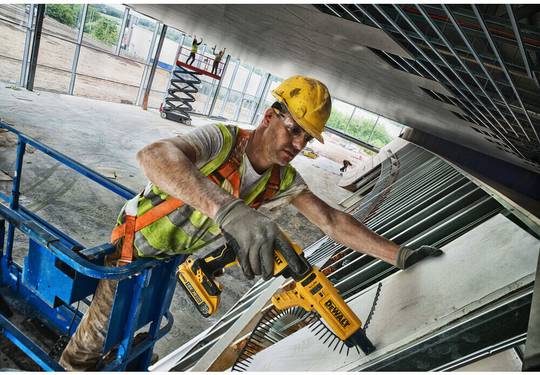 Ленточный шуруповерт аккумуляторный в кейсе DeWALT DCF620NT