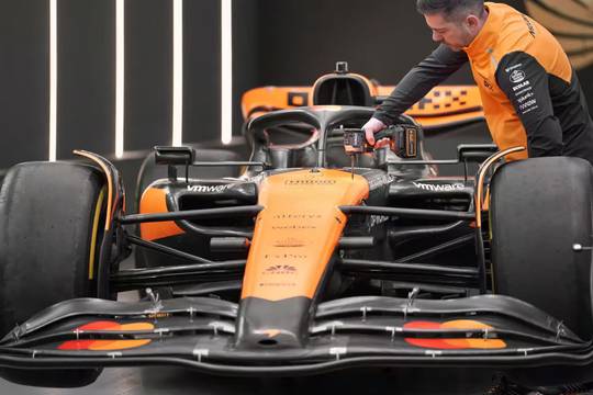 Шурупокрут ударний McLaren F1 TEAM LIMITED EDITION DeWALT DCF85MM1T