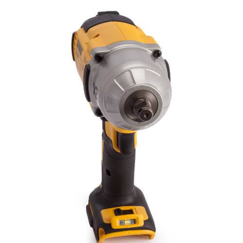 Бесщёточный ударный гайковерт аккумуляторный в кейсе DeWALT DCF899NT