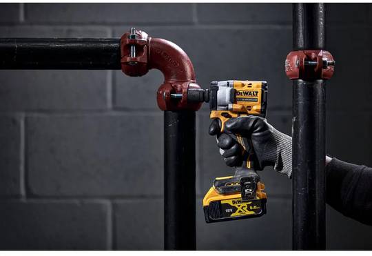 Гайковерт ударный аккумуляторный бесщёточный DeWALT DCF922NT