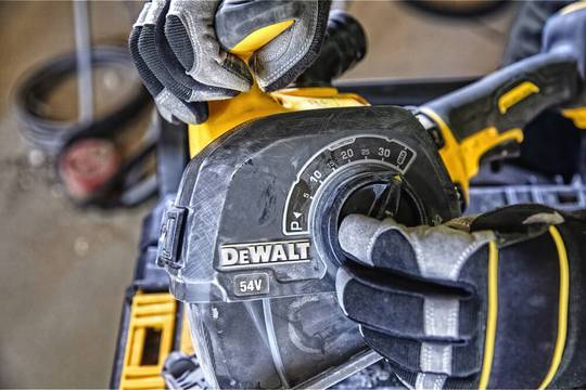 Акумуляторний штроборіз XR FLEXVOLT в кейсі DeWALT DCG200NT