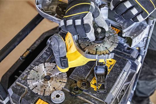 Акумуляторний штроборіз XR FLEXVOLT в кейсі DeWALT DCG200NT