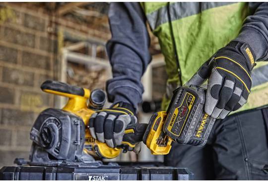Штроборез аккумуляторный в кейсе с аккумулятором XR FLEXVOLT DeWALT DCG200T2