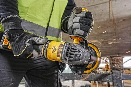 Угловая шлифмашина аккумуляторная XR FLEXVOLT в кейсе с 2-мя аккумуляторами DeWALT DCG414T2