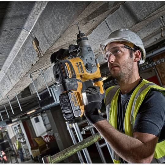 Перфоратор акумуляторний 3-х режимний SDS-Plus в кейсі з 2-ма акумуляторами DeWALT DCH283P2