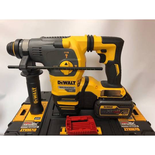 Перфоратор аккумуляторный 3-х режимный SDS-Plus в кейсе с 2-мя аккумуляторами DeWALT DCH323T2