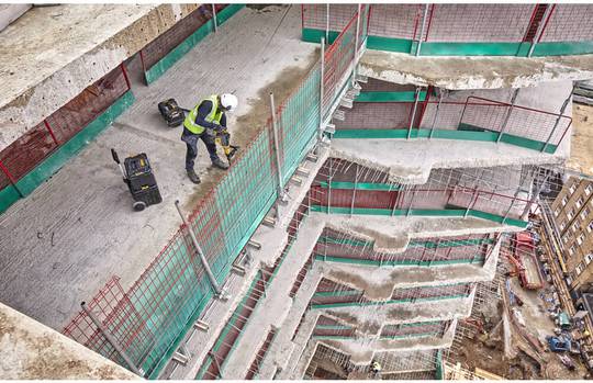 Двухрежимный перфоратор аккумуляторный SDS-MAX в кейсе с аккумулятором DeWALT DCH773Y2