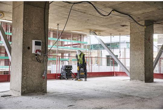 Двухрежимный перфоратор аккумуляторный SDS-MAX в кейсе с аккумулятором DeWALT DCH773Y2