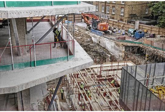 Двухрежимный перфоратор аккумуляторный SDS-MAX в кейсе DeWALT DCH773N