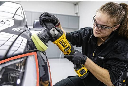 Полірувальна машина акумуляторна в кейсі з 2-ма акумуляторами 5 Аг DeWALT DCM848P2