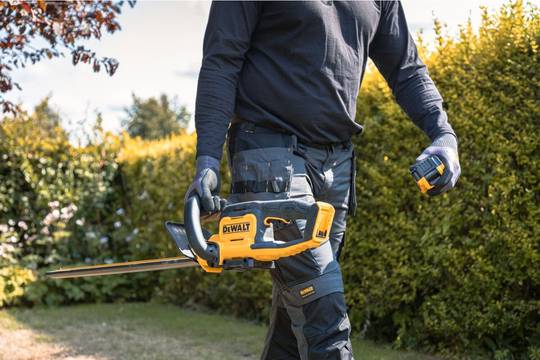 Кусторез аккумуляторный DeWALT DCMHT562P1