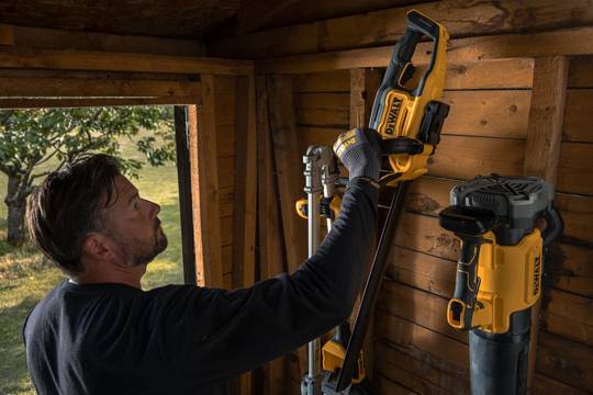 Кусторез аккумуляторный DeWALT DCMHT562P1