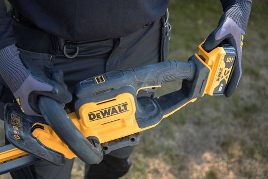 Кусторез аккумуляторный DeWALT DCMHT564N