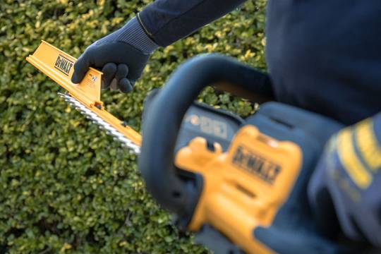 Кусторез аккумуляторный DeWALT DCMHT564N