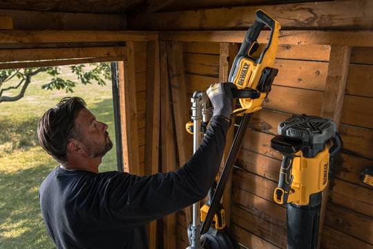 Кусторез аккумуляторный DeWALT DCMHT564N