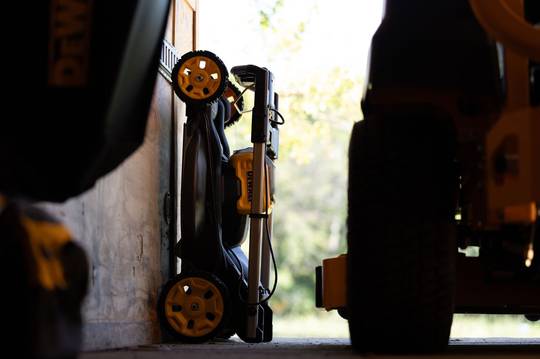 Газонокосарка акумуляторна безщіткова DeWALT DCMWP500KIT
