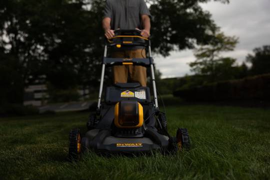 Газонокосарка акумуляторна безщіткова DeWALT DCMWP500KIT