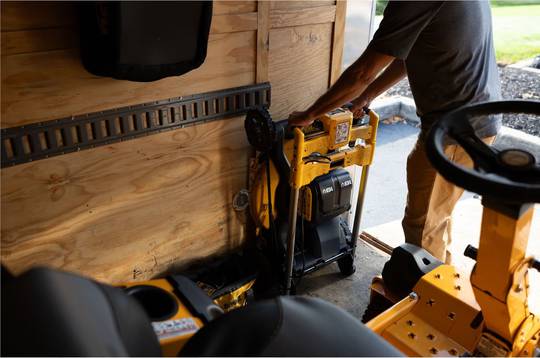 Газонокосарка акумуляторна самохідна безщіткова DeWALT DCMWSP156KIT