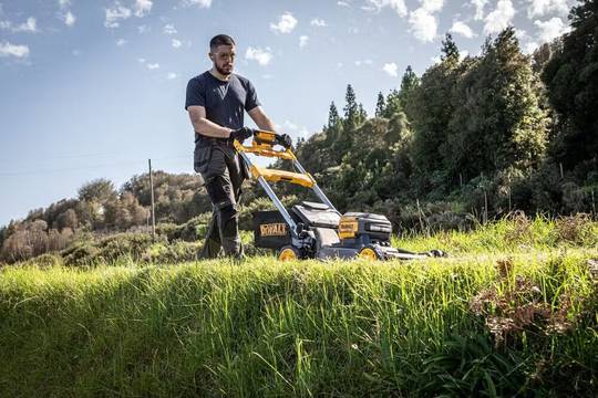 Газонокосилка аккумуляторная самоходная бесщёточная DeWALT DCMWSP660N