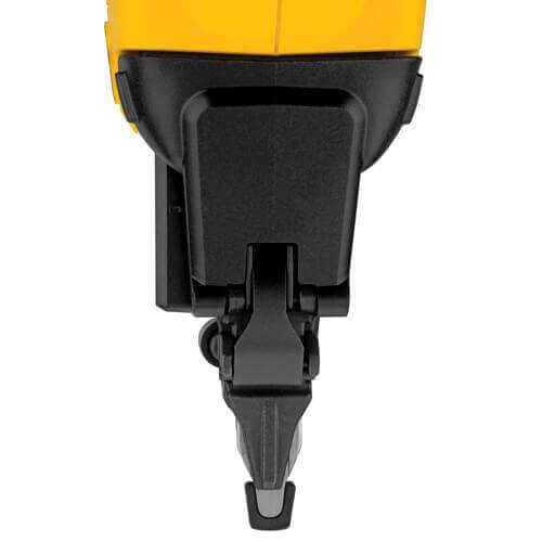 Финишный гвоздезабиватель аккумуляторный в кейсе DeWALT DCN680NT