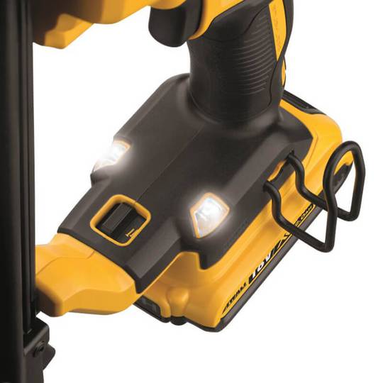 Степлер аккумуляторный в кейсе с 2-мя аккумуляторами 2 Ач DeWALT DCN681D2