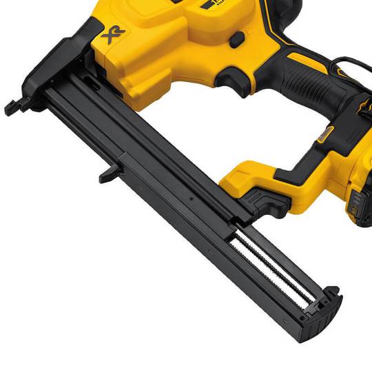 Степлер аккумуляторный в кейсе с 2-мя аккумуляторами 2 Ач DeWALT DCN681D2