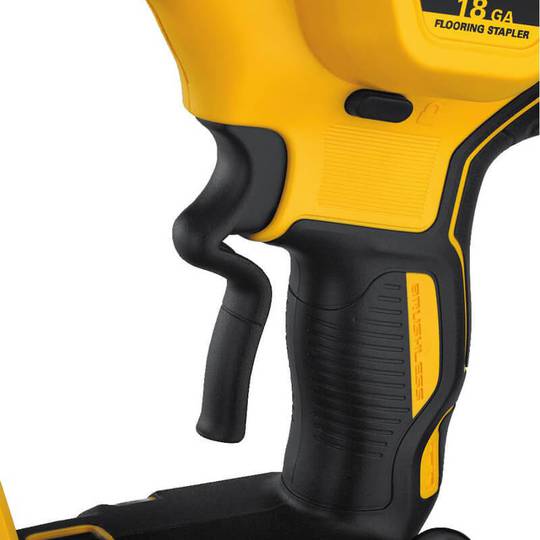 Степлер аккумуляторный для пола в кейсе с 2-мя аккумуляторами 2 Ач DeWALT DCN682D2