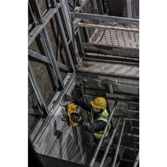 Гвоздезабиватель по бетону аккумуляторный в кейсе с 2-мя аккумуляторами 5 Ач DeWALT DCN890P2