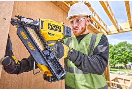 Пистолет гвоздезабивной аккумуляторный бесщёточный DeWALT DCN930N