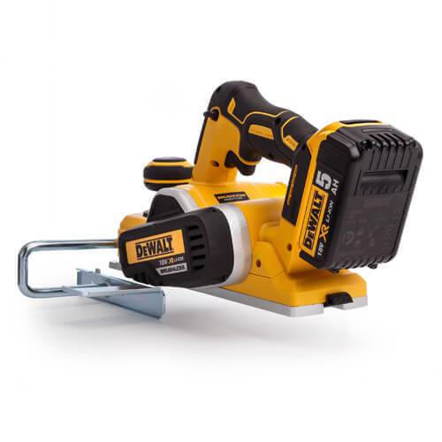 Аккумуляторный рубанок в кейсе с 2-мя аккумуляторами 5 Ач DeWALT DCP580P2