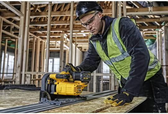 Погружная дисковая пила аккумуляторная XR FLEXVOLT в кейсе DeWALT DCS520NT