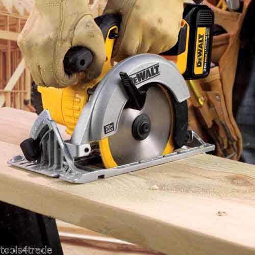 Дискова пилка акумуляторна DeWALT DCS570N