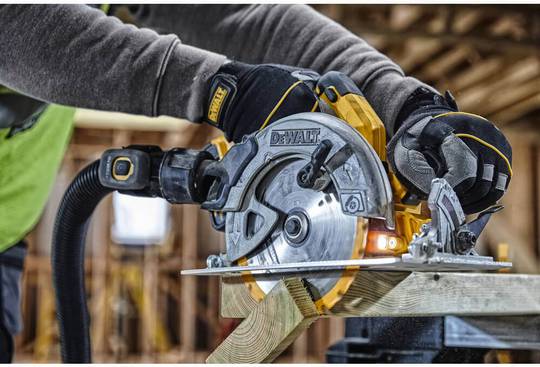 Дискова пилка акумуляторна DeWALT DCS570N