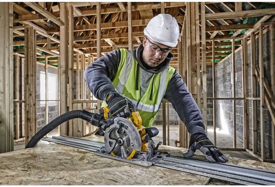 Дисковая пила под направляющие шины аккумуляторная в кейсе DeWALT DCS572NT