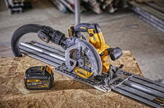 Дисковая пила аккумуляторная XR FLEXVOLT в кейсе с 2-мя аккумуляторами DeWALT DCS576T2
