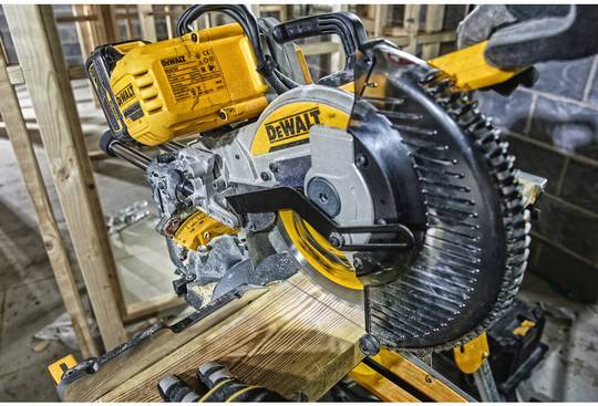 Пила торцовочная аккумуляторная бесщёточная DeWALT DCS727N - Уценка