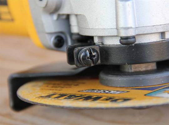 Шліфмашина кутова - болгарка мережева DeWALT DWE4119